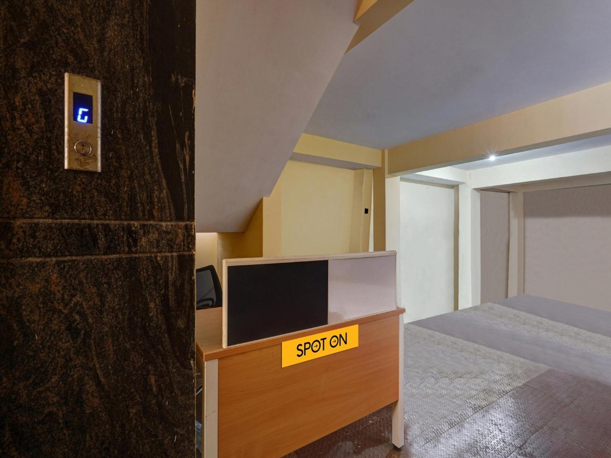Oyo Hotel Svn Hotel And Lodging Bangalore Exterior foto